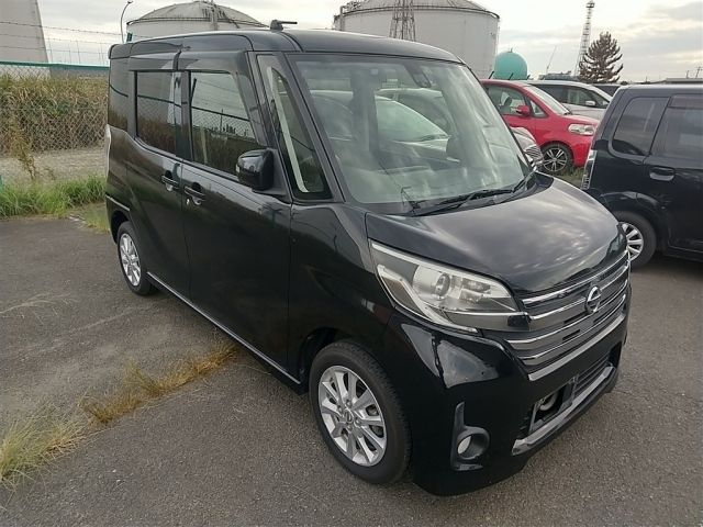 5549 Nissan Dayz roox B21A 2015 г. (NAA Tokyo)